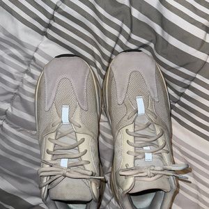 Yeezy 700 “analog”